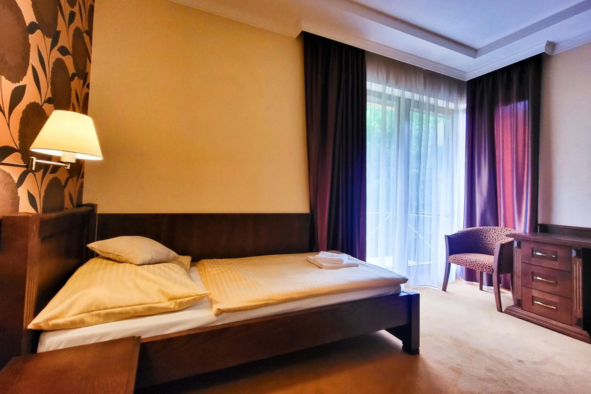 Отель Country Saloon Bela Номер фото