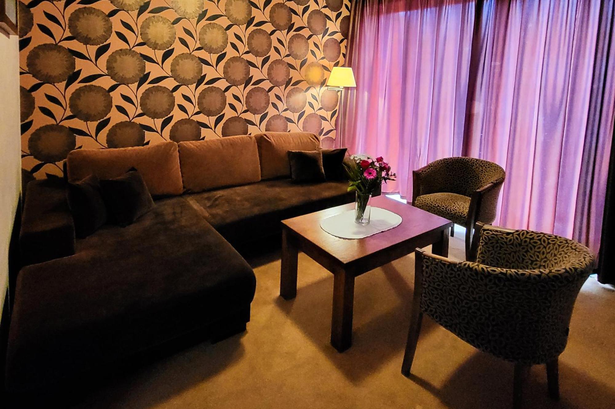 Отель Country Saloon Bela Экстерьер фото