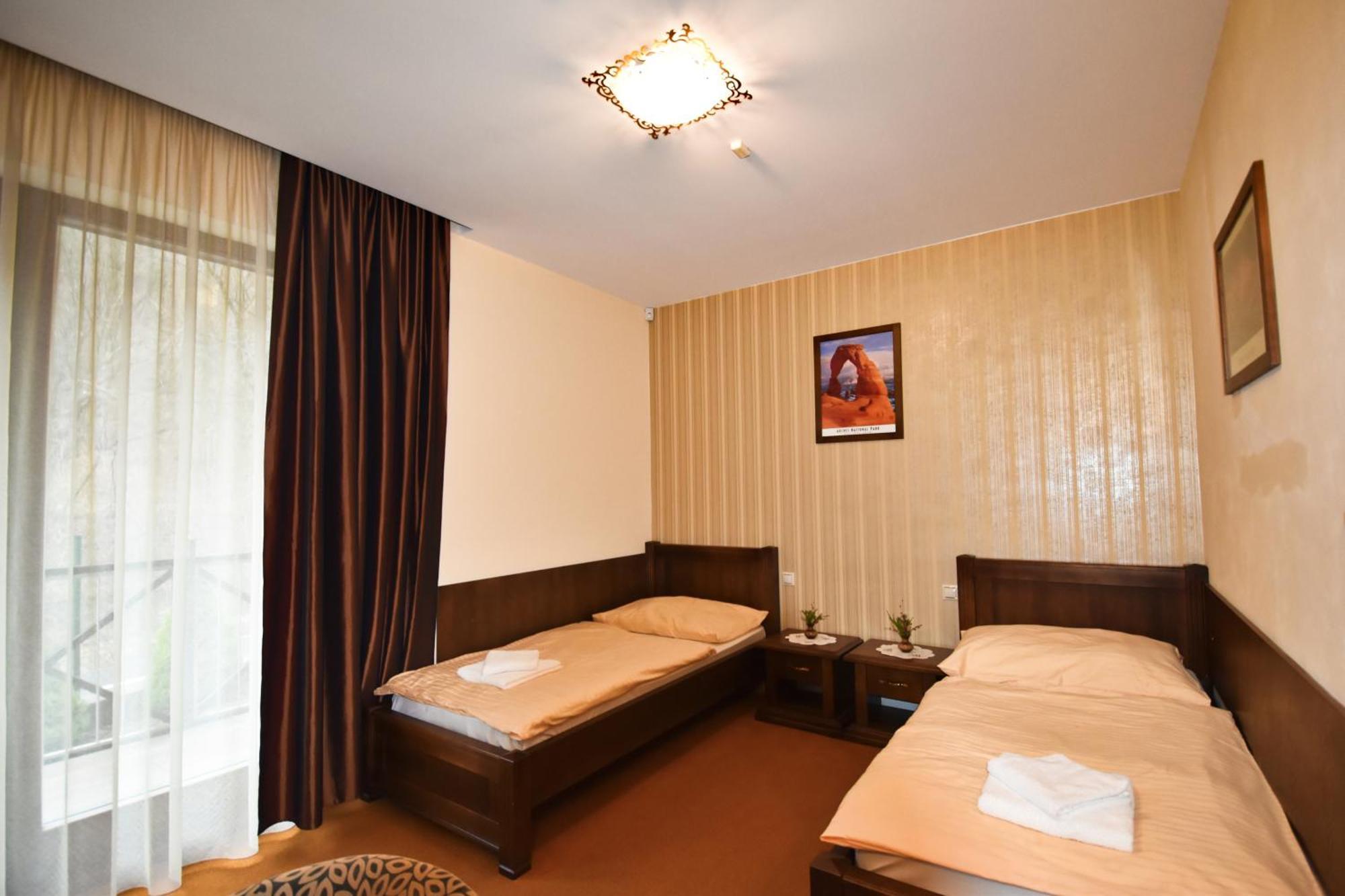 Отель Country Saloon Bela Номер фото